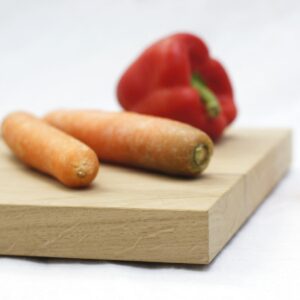 Schneidebrett aus Holz für die Küche. Eichenholz in Kombination mit Nussbaumholz. Modell »Clarissa«.